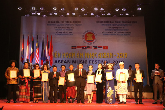 Trao 12 Huy chương vàng tại Liên hoan âm nhạc ASEAN 2019