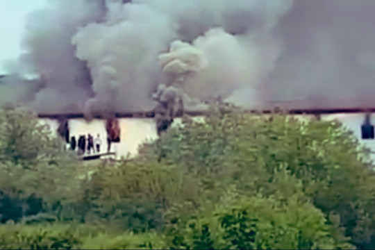 Hỏa hoạn bùng phát tại trại nhập cư Bosnia, 29 người bị thương