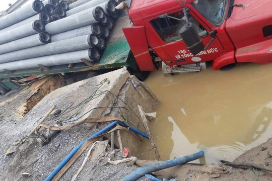 Khắc phục sự cố vỡ đường ống nước sạch cấp cho 3 quận của Hà Nội