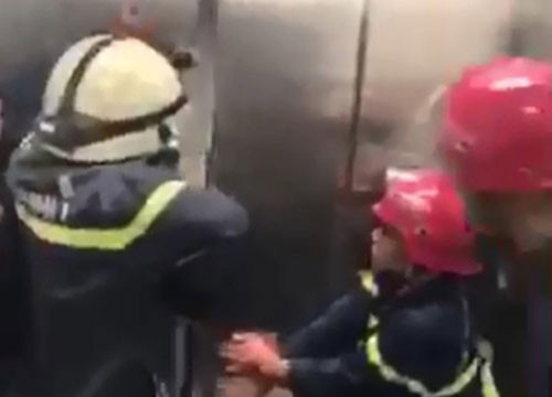 Giải cứu 21 người mắc kẹt trong thang máy ở trung tâm TP Hồ Chí Minh