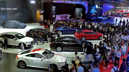 Doanh số bán xe ô tô tăng tốc sau giảm giá