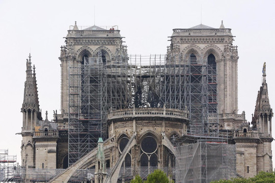 Vụ cháy nhà thờ Đức Bà Paris: Nhà thờ vẫn có nguy cơ sụp đổ