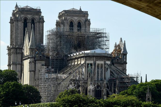 Các tỷ phú hứa hẹn quyên tiền khôi phục nhà thờ Đức Bà Paris chưa chi một đồng nào