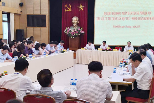 Chủ tịch UBND TP Hà Nội Nguyễn Đức Chung tiếp xúc cử tri quận Hoàn Kiếm