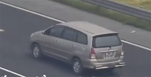 Lại phát hiện ô tô 7 chỗ đi lùi trên cao tốc Hà Nội - Hải Phòng