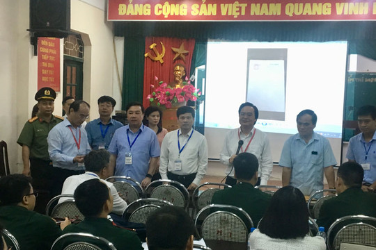 Bộ trưởng Phùng Xuân Nhạ kiểm tra công tác chuẩn bị thi tại Hà Nội