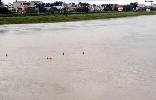 Quảng Bình: Xuống tắm sông Gianh, ba chị em ruột chết đuối thương tâm