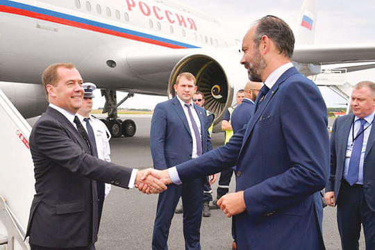 Thủ tướng Nga thăm Pháp: Mở ra không gian đối thoại hiệu quả