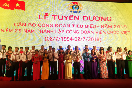 Kỷ niệm 25 năm Ngày thành lập Công đoàn Viên chức Việt Nam