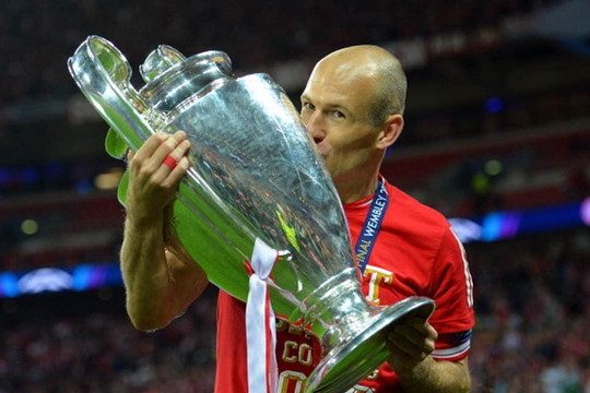 Robben giã từ sân cỏ ở tuổi 35