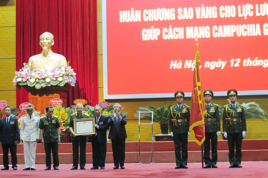 Trao Huân chương Sao vàng cho lực lượng chuyên gia Việt Nam giúp cách mạng Campuchia