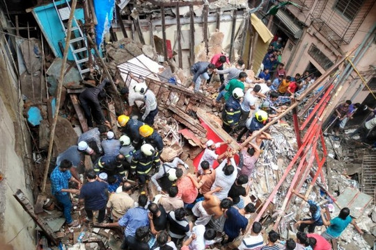 Ấn Độ: Sập nhà ở Mumbai, hơn 40 người bị mắc kẹt