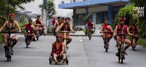 Cuộc đua kỳ thú bằng xe gỗ của bộ tộc ở Philippines