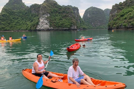 Nữ du khách Australia trở lại Việt Nam với ấn tượng tốt đẹp