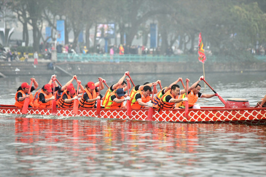 Người "bén duyên" rowing Hà Nội