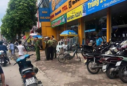Hà Nội: Nhân viên bảo vệ cửa hàng Điện máy xanh bị chém trọng thương