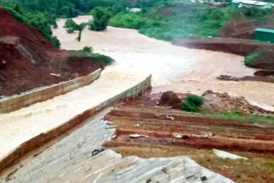 Khẩn trương ứng phó trước nguy cơ vỡ đập Thủy điện Đắk Kar