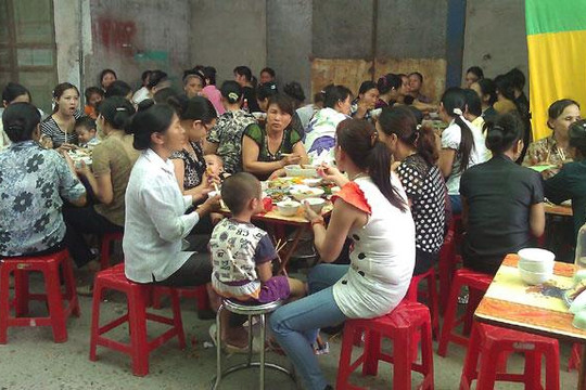 Quận Long Biên: Giám sát an toàn thực phẩm tại 545 bữa cỗ tập trung đông người