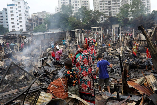 Bangladesh: Ít nhất 10.000 người mất chỗ ở do hỏa hoạn khu "ổ chuột"