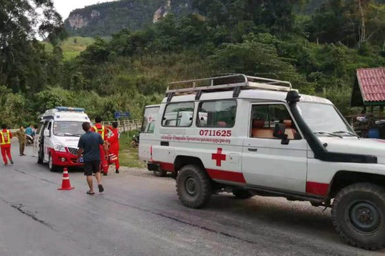 Xe chở khách du lịch Trung Quốc gặp tai nạn tại Lào, 44 người thương vong