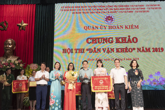 Cụm thi đua số 4 của quận Hoàn Kiếm đoạt giải Nhất hội thi “Dân vận khéo”