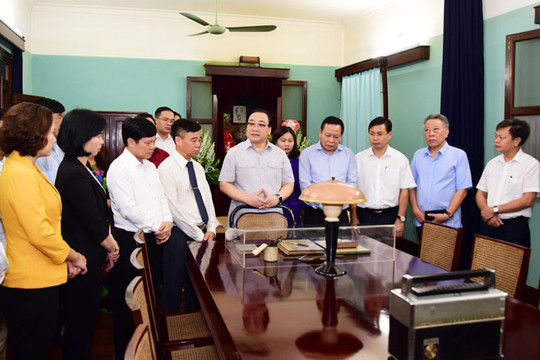 Bí thư Thành ủy Hà Nội thăm một số di tích Chủ tịch Hồ Chí Minh đã sống và làm việc
