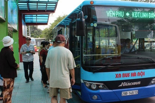 Hà Nội: Người cao tuổi, nhân khẩu hộ nghèo làm thẻ miễn phí sử dụng xe buýt ở đâu?
