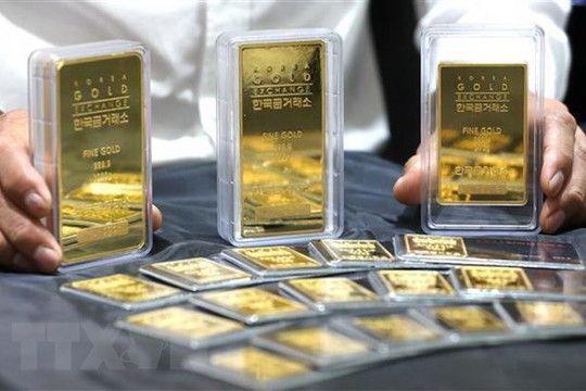 Giá vàng trên thị trường châu Á rời khỏi mức cao nhất của 6 năm
