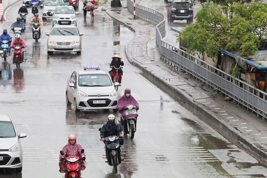 Bão số 4 suy yếu, Hà Nội nhiều vùng có mưa dông