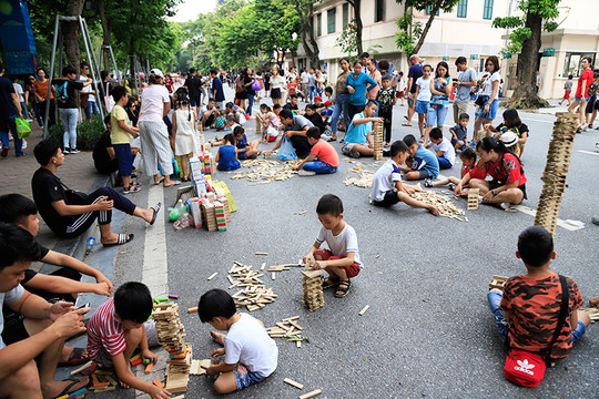 Các khu vui chơi tại Hà Nội đông nghịt người ngày nghỉ lễ