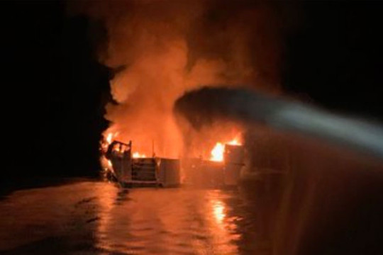 Cháy tàu kinh hoàng ngoài khơi California, 34 người thiệt mạng