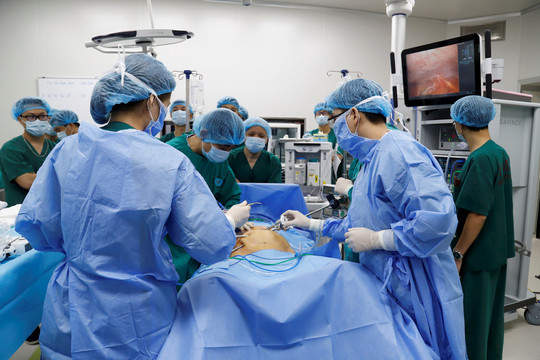 Bệnh viện đầu tiên tại Việt Nam phẫu thuật bằng hệ thống robot hiện đại nhất thế giới