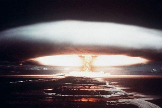 Chuyện gì xảy ra nếu dùng bom nguyên tử ngăn chặn tâm bão?