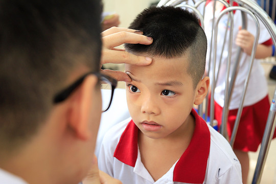 Gần 1.160 học sinh Trường Tiểu học và THCS Hạ Đình đã được khám sức khỏe