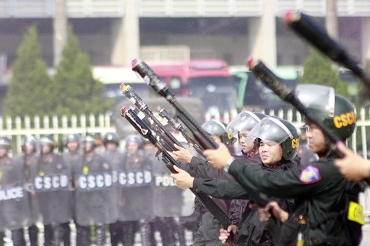 Thành phố Hà Nội diễn tập thực binh xử trí tình huống gây rối an ninh, trật tự, khủng bố