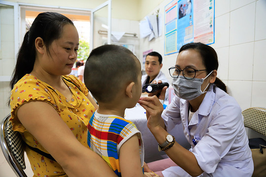 Sau vụ cháy tại Công ty Rạng Đông: Gần 2.000 học sinh đã được khám sức khỏe