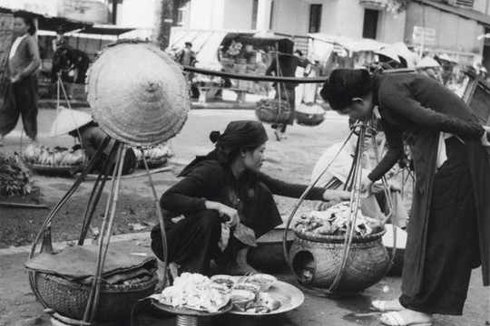Triển lãm “Gánh hàng rong và những tiếng rao trên đường phố Hà Nội”