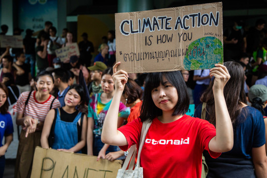 Hàng trăm nghìn người tuần hành kêu gọi chống biến đổi khí hậu