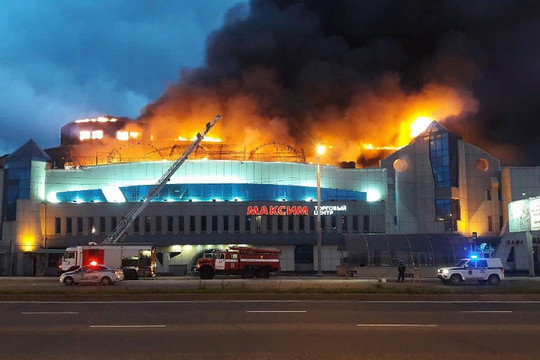 Hỏa hoạn dữ dội “nhấn chìm” trung tâm thương mại ở Nga