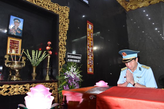 Lễ viếng phi công huyền thoại Nguyễn Văn Bảy