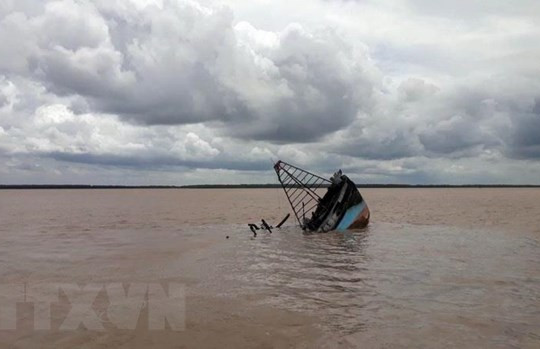Nổ tàu cá ở Thanh Hóa khiến 8 người thương vong và mất tích