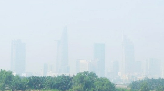 Sương mù quang hóa gây hiện tượng mù trời tại thành phố Hồ Chí Minh