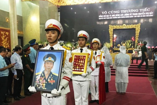 Lĩnh cữu Đại tá Anh hùng phi công Nguyễn Văn Bảy được đưa về quê nhà Đồng Tháp