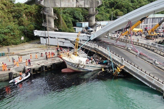 Sập cầu vòm ở Đài Loan (Trung Quốc), 20 người bị thương