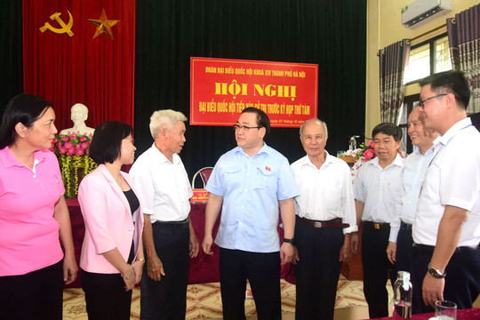 Bí thư Thành ủy Hà Nội Hoàng Trung Hải tiếp xúc cử tri thị xã Sơn Tây