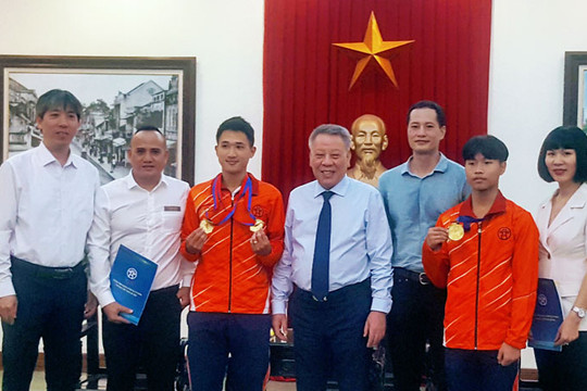 Vinh danh hai nhà vô địch thế giới người Hà Nội
