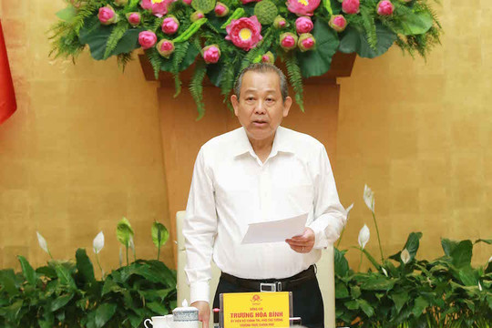 Phó Thủ tướng hoan nghênh Hà Nội cấp thẻ miễn phí xe buýt và xử lý "phố cà phê đường tàu"