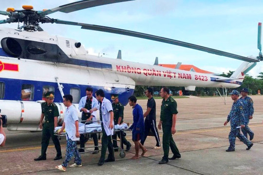 Điều máy bay trực thăng cấp cứu ngư dân gặp nạn tại vùng biển quần đảo Trường Sa