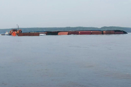 Tàu chở 285 container bị chìm tại thành phố Hồ Chí Minh