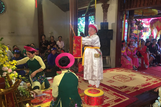 Giao lưu thực hành nghi lễ hầu đồng trong tín ngưỡng thờ Mẫu Tam Phủ của người Việt